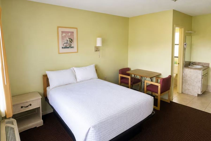 Deluxe Room - Kitchenette