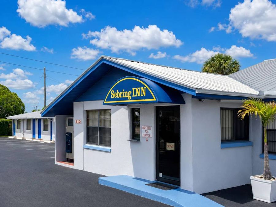 Sebring Inn entrance